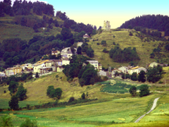 en rando avec un ane vers le village de Montaillou