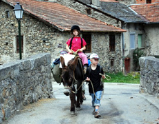 ane et enfant vers la réserve d'Orlu